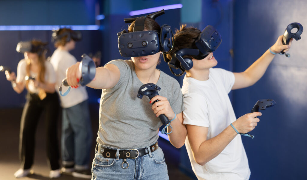 【VR活用事例13選】業界別でのビジネス活用方法を徹底解説｜2026年最新版